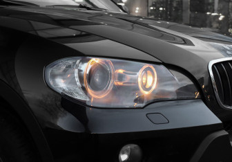 Подержанный автомобиль BMW X5 2010 года (23 фото)