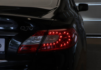 Подержанный автомобиль Infiniti Q70 2014 года (27 фото)