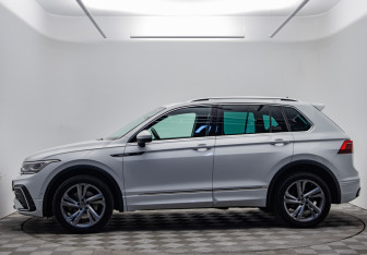 Подержанный автомобиль Volkswagen Tiguan 2021 года (8 фото)