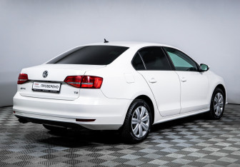 Подержанный автомобиль Volkswagen Jetta Sedan 2015 года (5 фото)