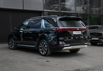 Подержанный автомобиль Kia Carnival 2020 года (6 фото)