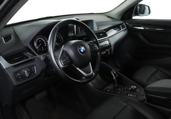 Подержанный автомобиль BMW X1 2018 года (13 фото)