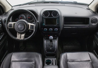 Подержанный автомобиль Jeep Compass 2012 года (13 фото)