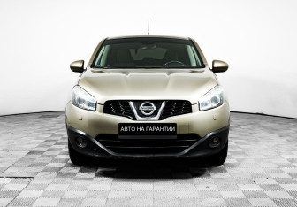 Подержанный автомобиль Nissan Qashqai 2012 года (2 фото)