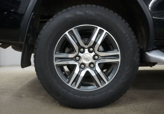 Подержанный автомобиль Toyota Fortuner 2018 года (10 фото)