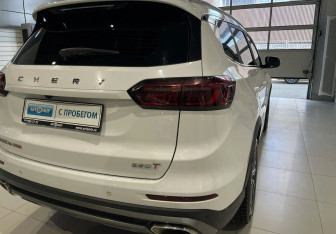 Подержанный автомобиль Chery Tiggo 8 Pro 2023 года (8 фото)