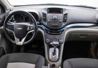 Подержанный автомобиль Chevrolet Orlando 2014 года (13 фото)