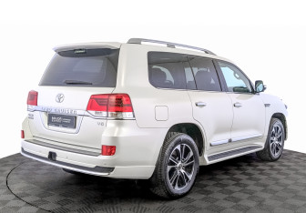 Подержанный автомобиль Toyota Land Cruiser Suv 2020 года (5 фото)