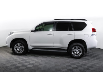 Подержанный автомобиль Toyota Land Cruiser Prado 2011 года (8 фото)