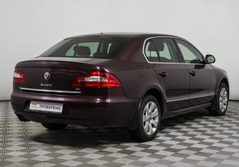 Подержанный автомобиль Skoda Superb Liftback 2012 года (5 фото)
