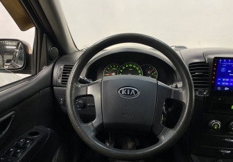 Подержанный автомобиль Kia Sorento 2007 года (16 фото)