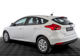 Подержанный автомобиль Ford Focus Hatchback 2017 года (7 фото)
