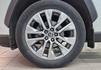 Подержанный автомобиль Toyota RAV4 2020 года (12 фото)