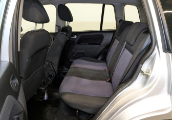 Подержанный автомобиль Ford Fusion 2010 года (12 фото)