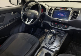 Подержанный автомобиль Kia Sportage 2012 года (9 фото)