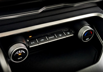 Подержанный автомобиль Geely Coolray 2022 года (25 фото)