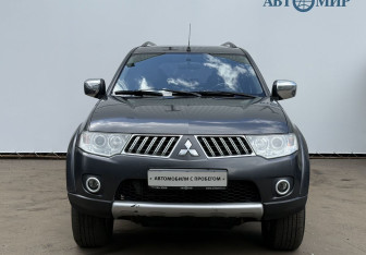 Подержанный автомобиль Mitsubishi Pajero Sport 2013 года (2 фото)