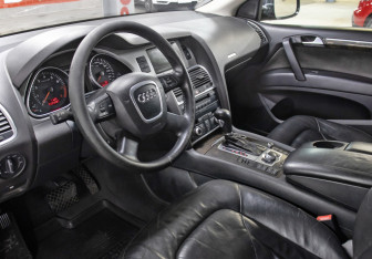 Подержанный автомобиль Audi Q7 2007 года (16 фото)