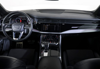 Подержанный автомобиль Audi Q7 2020 года (13 фото)