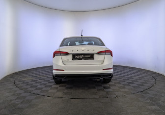 Подержанный автомобиль Skoda Rapid Liftback 2021 года (6 фото)