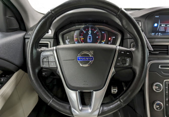 Подержанный автомобиль Volvo XC70 2014 года (25 фото)