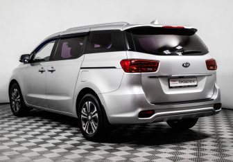 Подержанный автомобиль Kia Carnival 2019 года (7 фото)