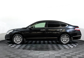 Подержанный автомобиль Nissan Teana 2011 года (8 фото)