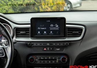 Подержанный автомобиль Kia Ceed Hatchback 2018 года (12 фото)