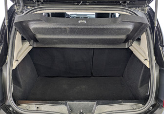 Подержанный автомобиль Renault Sandero 2016 года (10 фото)