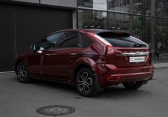 Подержанный автомобиль Ford Focus Hatchback 2008 года (7 фото)