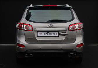 Подержанный автомобиль Hyundai Santa Fe 2010 года (6 фото)