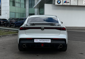 Подержанный автомобиль Changan UNI-V 2023 года (6 фото)