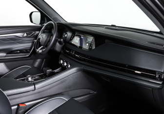 Подержанный автомобиль Changan CS95 2023 года (10 фото)