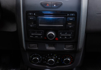 Подержанный автомобиль Renault Duster 2015 года (13 фото)