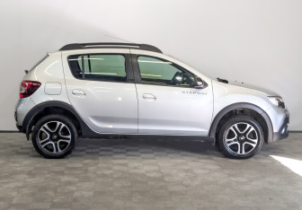 Подержанный автомобиль Renault Sandero 2021 года (4 фото)