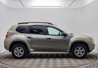 Подержанный автомобиль Nissan Terrano 2014 года (6 фото)