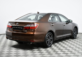 Подержанный автомобиль Toyota Camry Sedan 2017 года (5 фото)