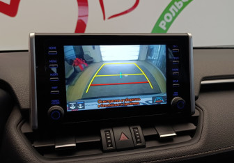 Подержанный автомобиль Toyota RAV4 2021 года (17 фото)