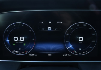 Подержанный автомобиль Hongqi HS5 2024 года (11 фото)