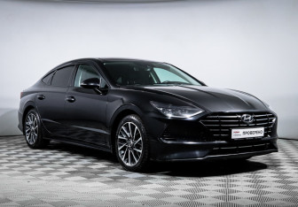 Подержанный автомобиль Hyundai Sonata 2022 года (3 фото)