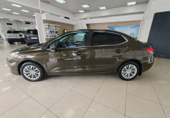 Подержанный автомобиль Citroen C4 Sedan 2013 года (8 фото)