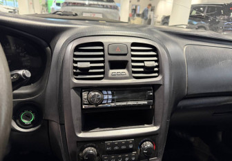 Подержанный автомобиль Hyundai Sonata 2004 года (10 фото)