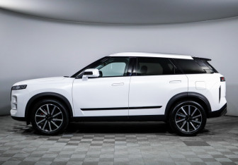 Подержанный автомобиль Jaecoo J7 2024 года (8 фото)