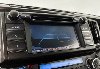 Подержанный автомобиль Toyota RAV4 2015 года (14 фото)