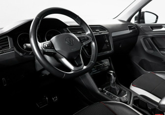Подержанный автомобиль Volkswagen Tiguan 2021 года (9 фото)