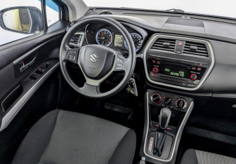 Подержанный автомобиль Suzuki SX4 Hatchback 2013 года (28 фото)