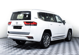 Подержанный автомобиль Toyota Land Cruiser Suv 2021 года (5 фото)