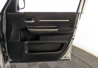 Подержанный автомобиль Honda Stepwgn 2018 года (24 фото)