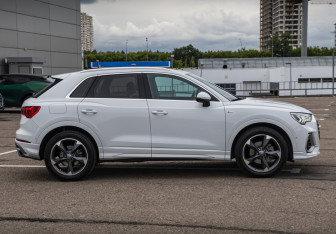 Подержанный автомобиль Audi Q3 2021 года (4 фото)