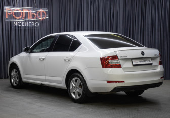 Подержанный автомобиль Skoda Octavia Liftback 2016 года (7 фото)